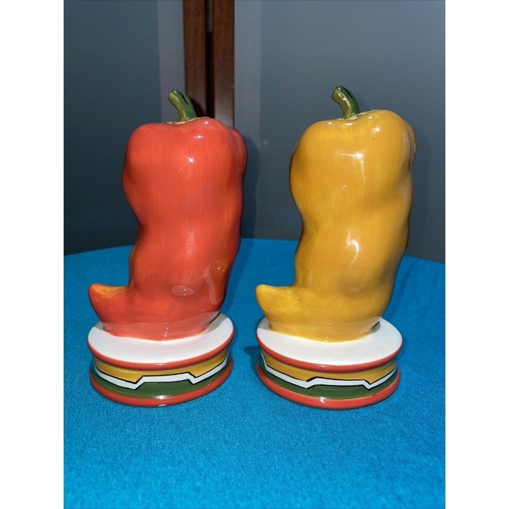 Clay Art Vintage 2 Piece Ceramic Salt & Pepper Shakers Mexican Chili Peppers VTG